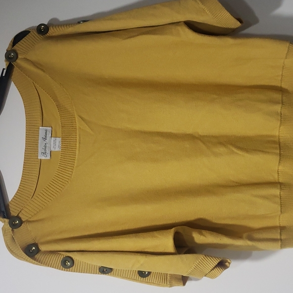 Top - Picture 2 of 9